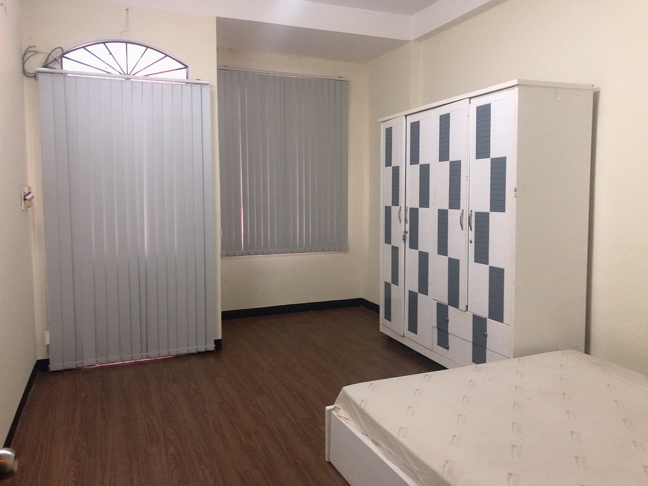 Cho thuê nhà mặt tiền Huỳnh Khương Ninh, p đakao Quận 1.